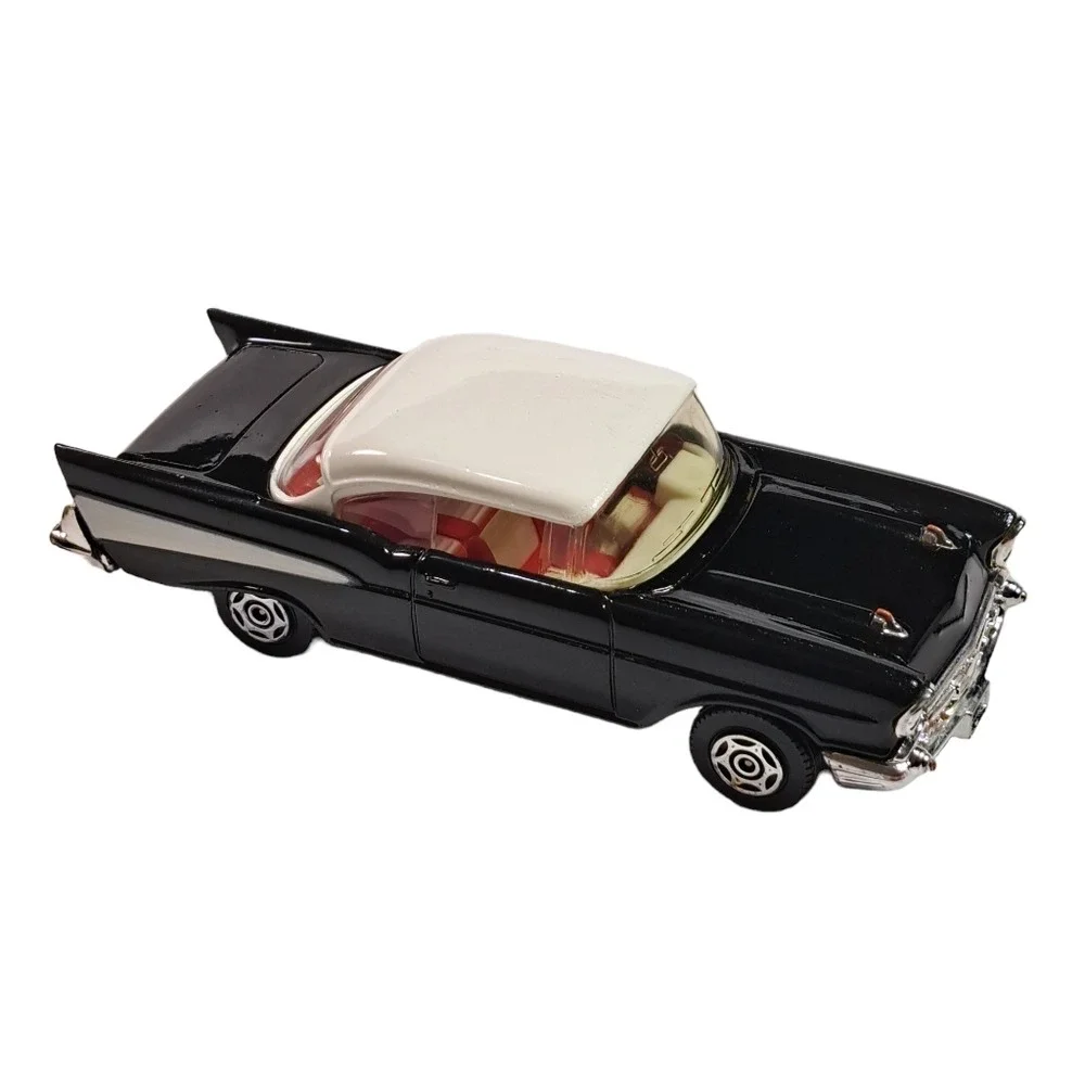Corgi 1957 Black/White Chevrolet Bel Air 1/43 Scale C825/1 Made In GT Br…